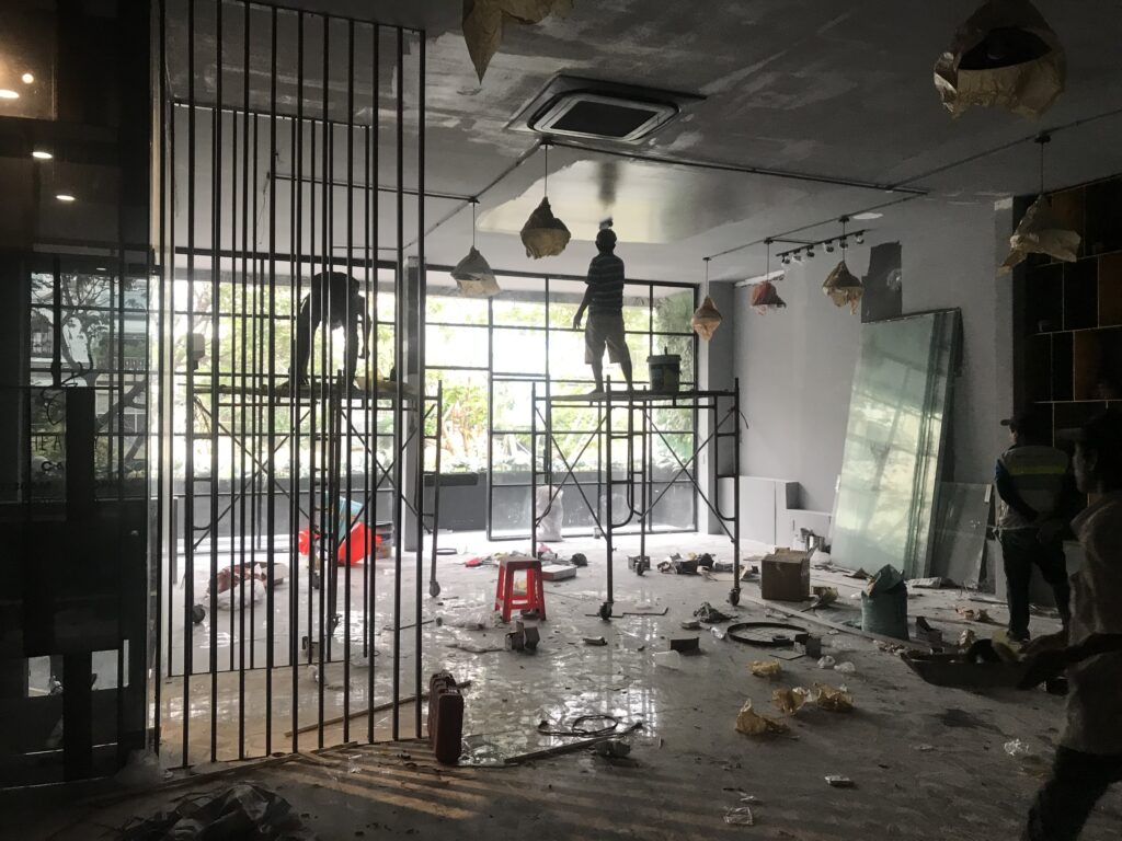 Quy trình vệ sinh nhà sau xây dựng: Từng bước sạch chuẩn bằng sự chân thành 3 Vệ sinh trần - quy trình vệ sinh sau xây dựng